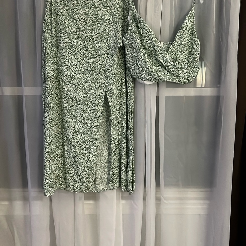SHEIN Green Floral Top and Skirt Set woman’s 8/10. (L)